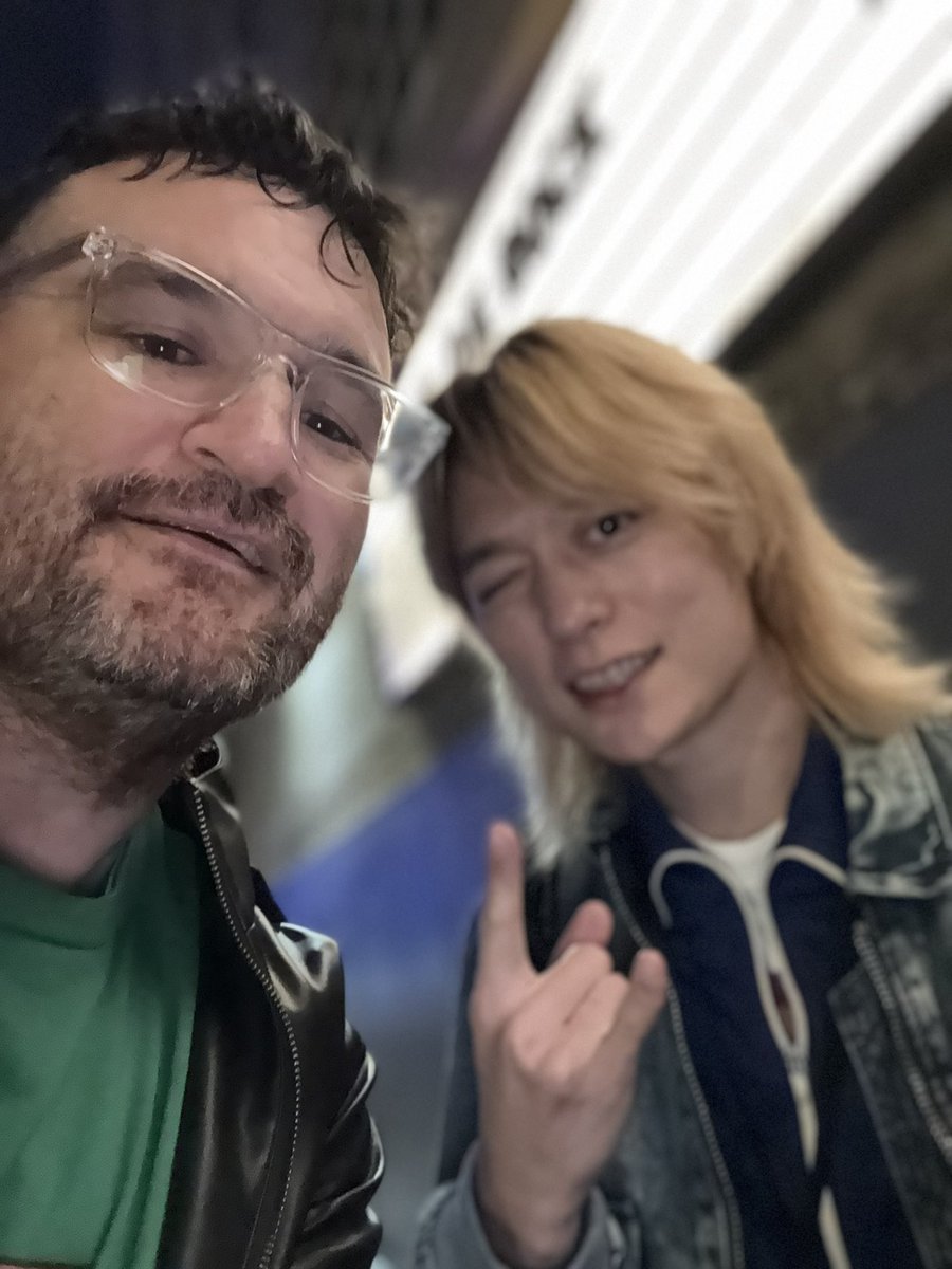 Someoneplace8's tweet photo. What an amazing night with @ONEOKROCK_japan 
Got my guitar, 2 shirts, and a tour poster autographed. 
Met fellow fanatics who gave me Japan tour bands. Snagged two picks. Met the band who is amazingly gracious and nice, and able to tell Taka how much his music impacted my life! https://t.co/4bM4yKBo0q