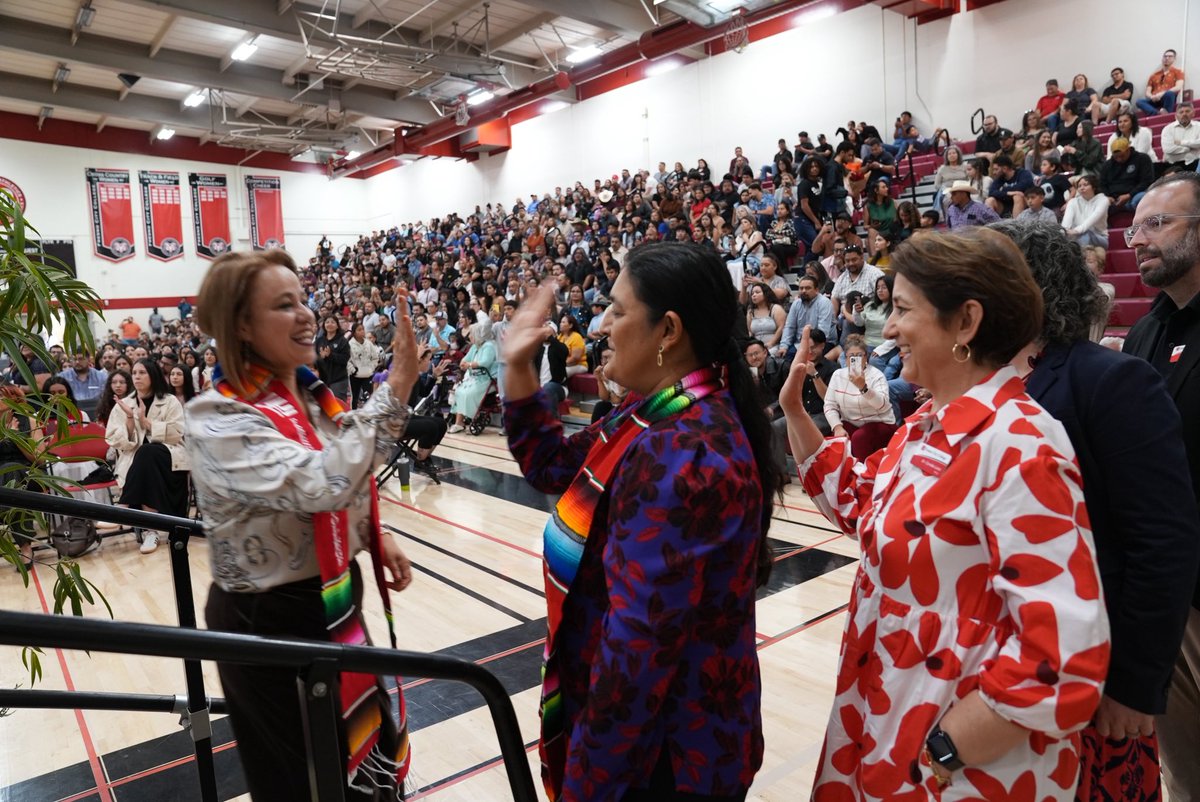 fresnocity's tweet photo. 🌟 23rd Latino Achievement Celebration! 🌟 We are proud to honor our incredible graduating Latino students at the 23rd Annual Latino Achievement Celebration! 🎓✨ Your hard work, resilience &amp; dedication have brought you to this moment. Let’s celebrate! https://t.co/qMr2onWvlR