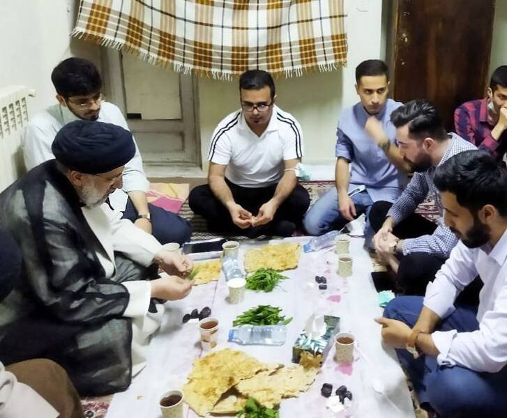 مردمی بودن به روایت تصویر ...

#خادم_حرم_ایران 
#خادم_مخلص