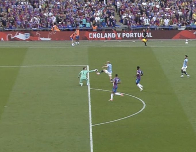 Lea_EFC's tweet image. If Liverpool were playing Crystal Palace in today’s FA Cup final, do the PGMOL/VAR officials send off Dean Henderson?🤔

100% yes imo