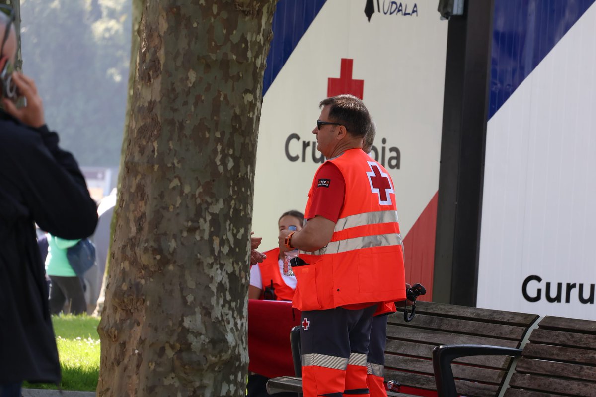 CruzRojaBizkaia's tweet photo. Como todos los años, durante 3 días (del 16 al 18 de mayo), el voluntariado de Cruz Roja está presente dando cobertura sanitaria preventiva, en el parque de la Lamera de #Bermeo, a la feria marítima, la #ArrainAzoka 2025.
Eskerrik asko! https://t.co/JlIOtp42ZZ