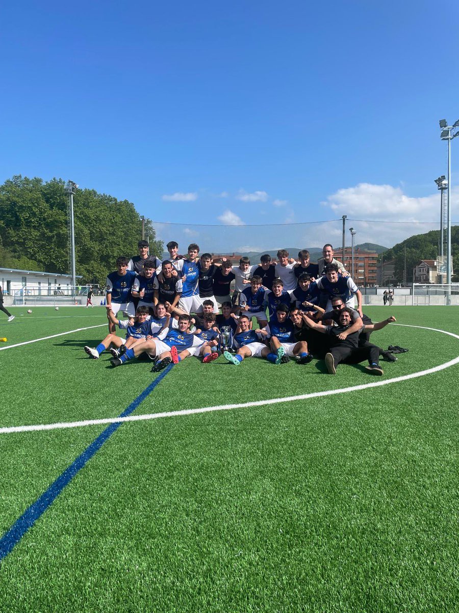 gipuzkoafutbola's tweet photo. 🏆 𝐆𝐈𝐙. 𝐎𝐇𝐎𝐑𝐄𝐙𝐊𝐎 𝐉𝐔𝐁𝐄𝐍𝐈𝐋 𝐌𝐀𝐈𝐋𝐀  

@OiartzunKE_ Ohorezko Jubenil Mailako txapelduna da ! Datorren denboraldian Euskal Ligan jokatuko du taldeak!  

ZORIONAAK! 👏👏 https://t.co/b5CJknpPCA
