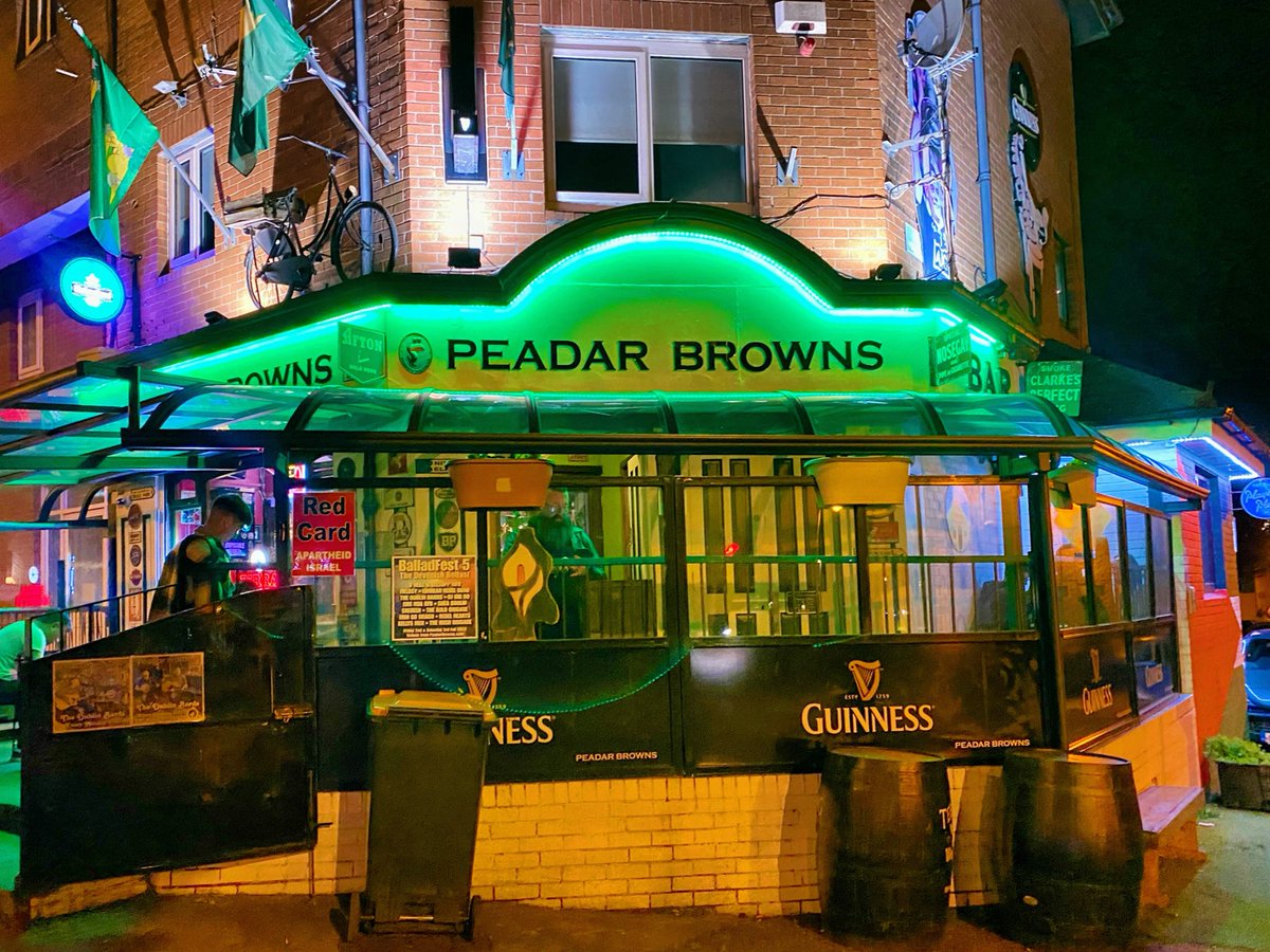 lightandthunder's tweet photo. My favorite pub in Dublin is pissing off the fash &amp; good for them. That’s what you’re supposed to do. 
It’s amazing how easily #communityservice, active anti-racism, &amp; #humanrights support can piss off the bigots. Support #PeadarBrowns today &amp; every day!! #SmashtheFash https://t.co/1OZZ8cBqor