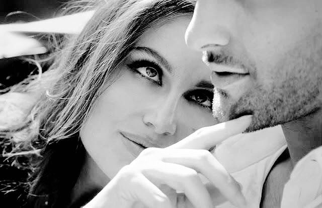 .

ألف إمرأةٍ عرفت
ألف إمرأةٍ عشقت
ألف إمرأةٍ عانقت
ألف إمرأةٍ عاهدت
ألف إمرأةٍ جاملت
ألف إمرأةٍ غازلت
ألف إمرأةٍ نافقت
ليس منهن مثلگ سيدتي ،،

#منتظر