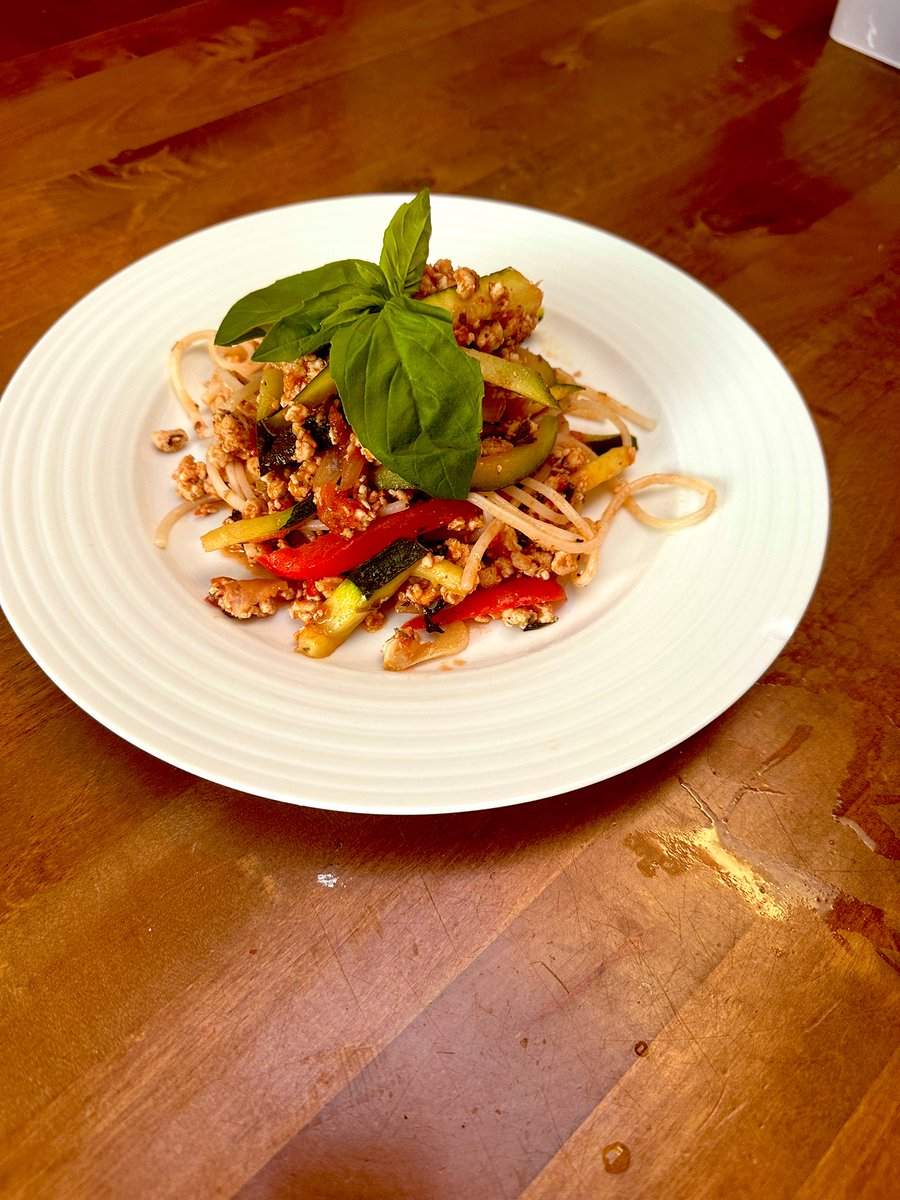 thechefatwork's tweet photo. turkey bolognese with Vietnamese noodles #fusionfood https://t.co/UtyzXlvpBF