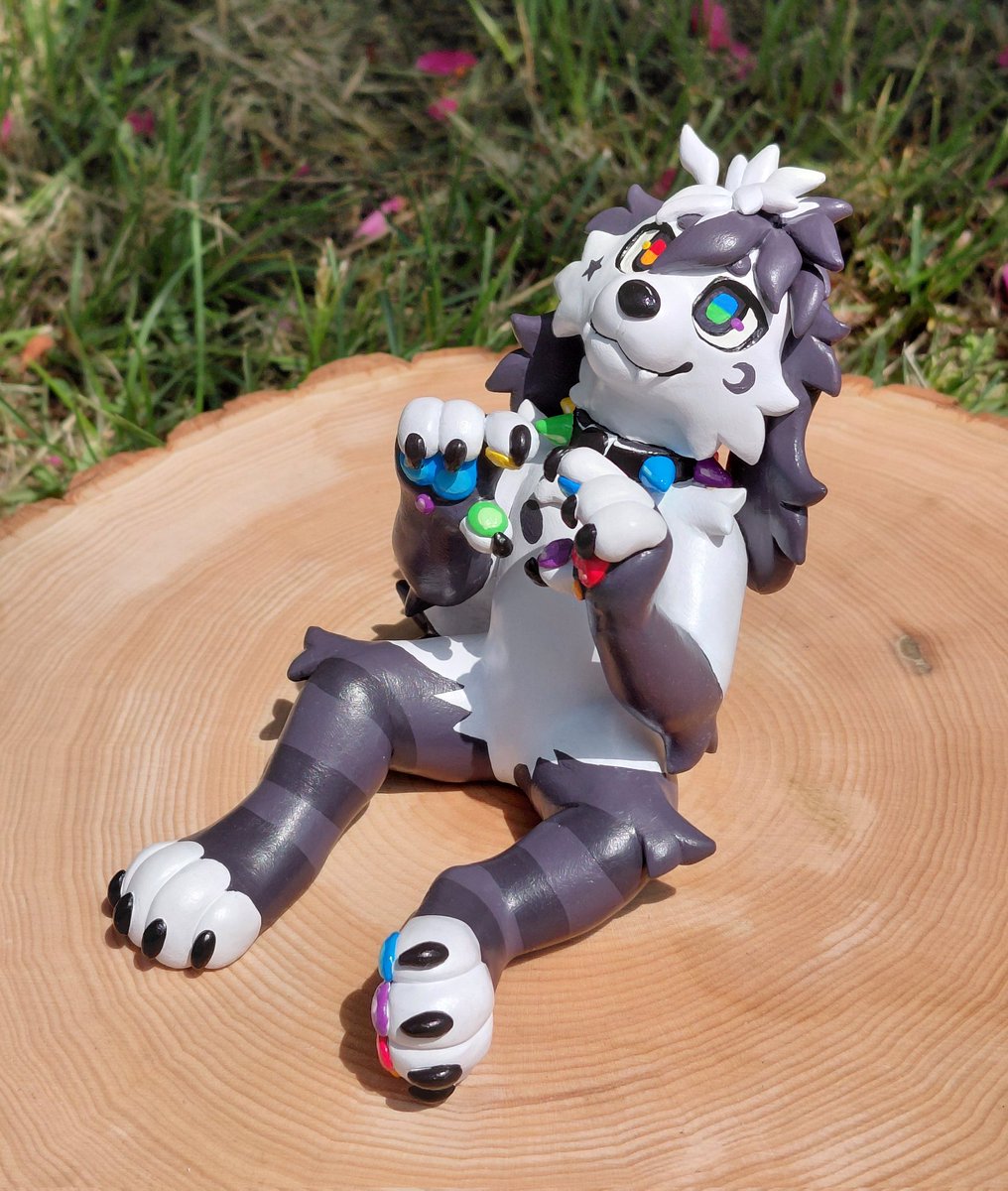 ghostlypups's tweet image. ✨️Finished comm for @howlos_  🌈🐶✨️
Absolutely love this lil dude&apos;s design and had a blast sculpting him ^^