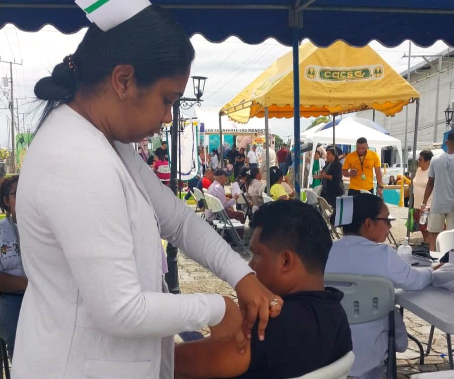 MINSAPma's tweet image. #BocasDelToro | En conjunto con la @CSSPanama, realizamos una jornada integral de salud con servicios de medicina general, vacunación, laboratorio, toma de presión, evaluación nutricional, trabajo social, psicología y atención veterinaria para mascotas. #MinsaPanamá