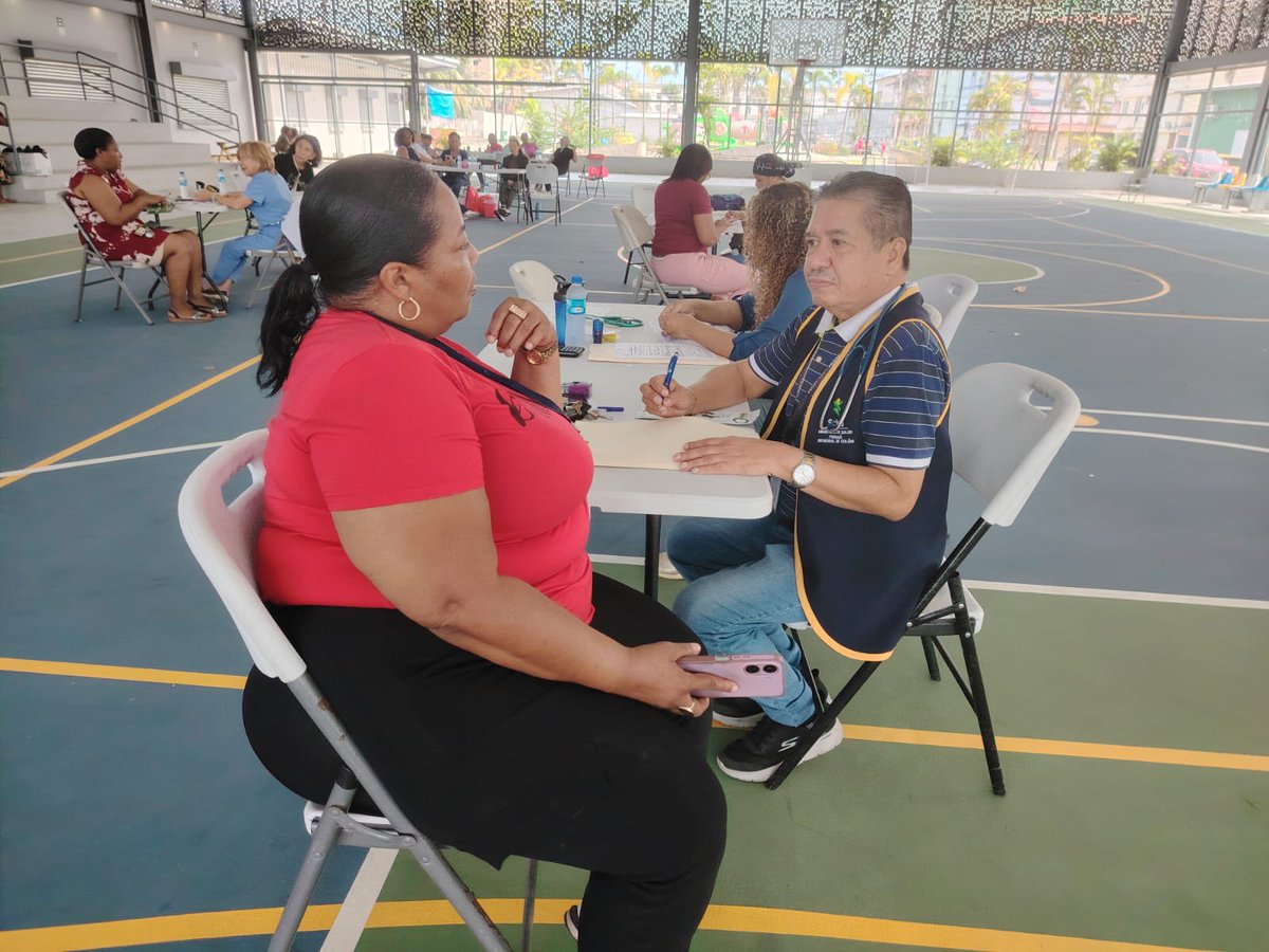 MINSAPma's tweet image. #Colón | 300 personas fueron atendidas en el Polideportivo de Barrio Norte durante una gira preventiva de salud, realizada junto a la alcaldía, con servicios de medicina general, vacunación, odontología, laboratorio y promoción de hábitos saludables. #MinsaPanamá