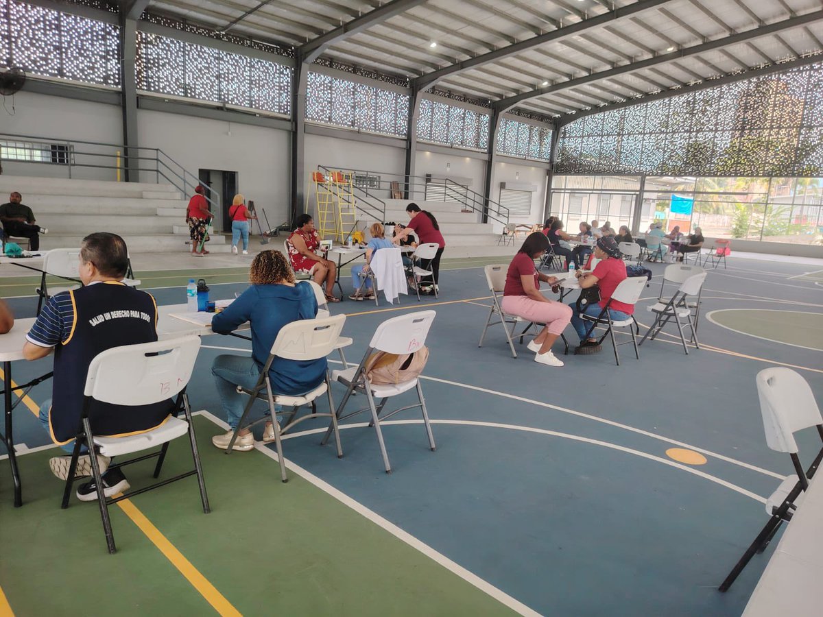 MINSAPma's tweet image. #Colón | 300 personas fueron atendidas en el Polideportivo de Barrio Norte durante una gira preventiva de salud, realizada junto a la alcaldía, con servicios de medicina general, vacunación, odontología, laboratorio y promoción de hábitos saludables. #MinsaPanamá
