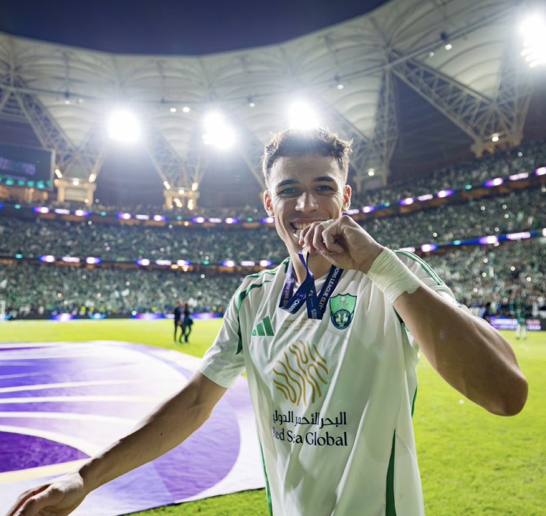 SamEzzi's tweet photo. فيغا الاقل تقيم من بين جميع لاعبين الاهلي خلال الشوط الاول 😐❌ https://t.co/850gIYTKa4
