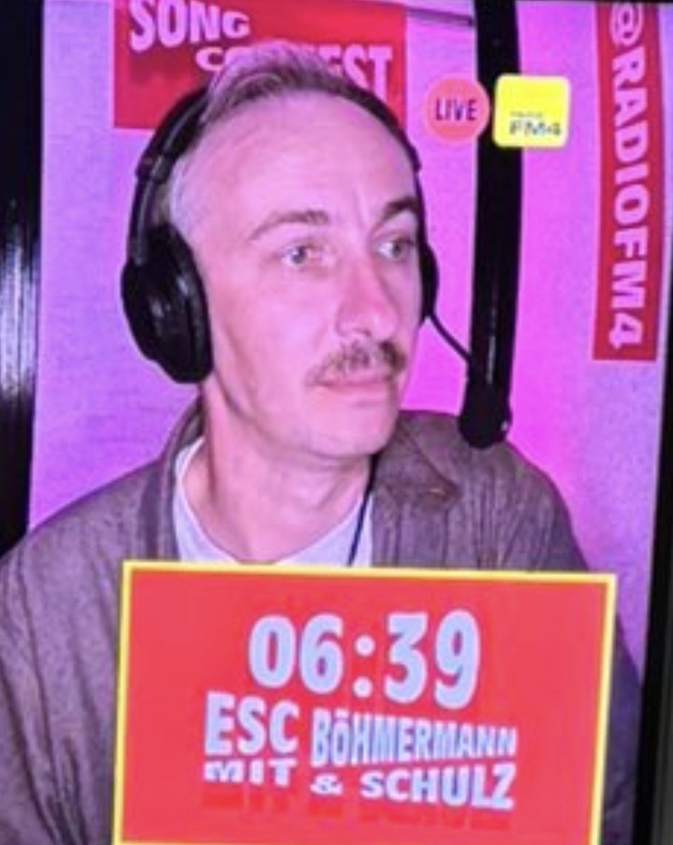Lady_Pheebs's tweet image. Böhmermann ungeschminkt sieht auch nur noch aus wie Horst Kawuppke von der Bude.
Was für ein erbärmliches, selbstverliebtes Witzfigürchen.
Hass macht...