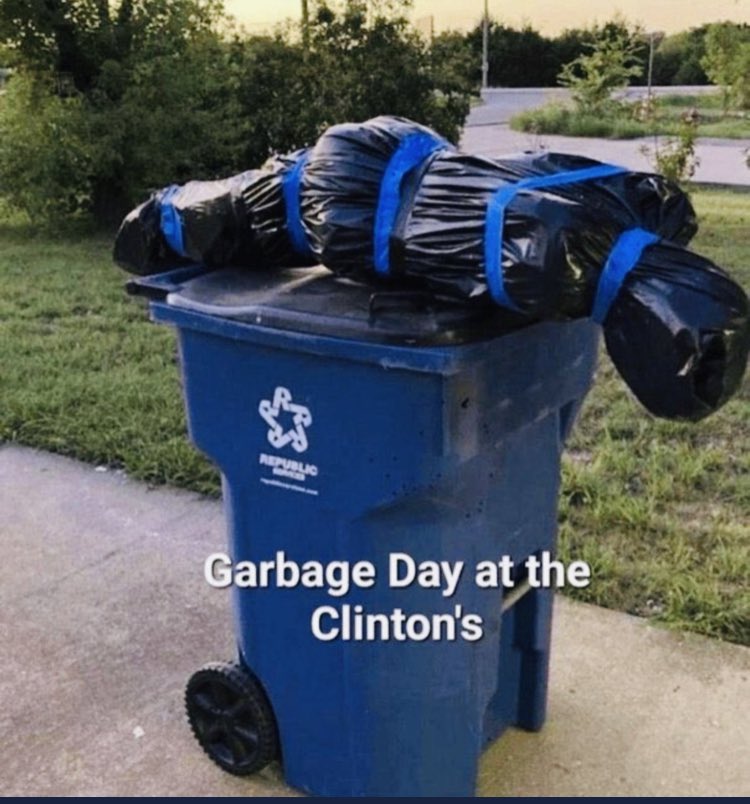 BigPopz72's tweet photo. @ShadowofEzra The Clinton's take care of their friends https://t.co/hQTLiLTpn2