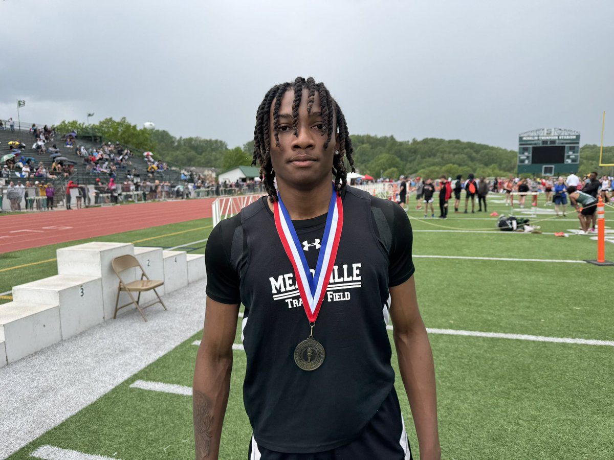Big congrats to the D-10 100 champions!
2A girls Josslyn Hancock, Hickory
3A girls Alena Urbanowicz, Fort LeBoeuf
2A boys Vincent Feliciano, Mercyhurst Prep
3A boys Tymir Phillips, Meadville