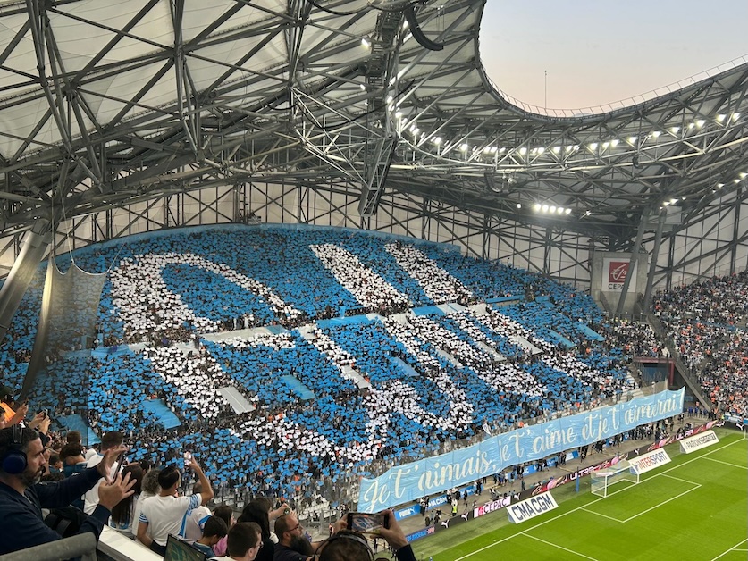 Le Méridional (@lemeridionaloff) on Twitter photo 🔵⚪️Les tifos des virage Sud et virage Nord s'élèvent au coup d'envoi du dernier match de la saison.
#OMSRFC #TeamOM #orangevelodrome
<a href="/OM_Officiel/">Olympique de Marseille</a>
📸photo: Alain Robert pour Le Méridional 🔵⚪️Les tifos des virage Sud et virage Nord s'élèvent au coup d'envoi du dernier match de la saison.
#OMSRFC #TeamOM #orangevelodrome
<a href="/OM_Officiel/">Olympique de Marseille</a>
📸photo: Alain Robert pour Le Méridional