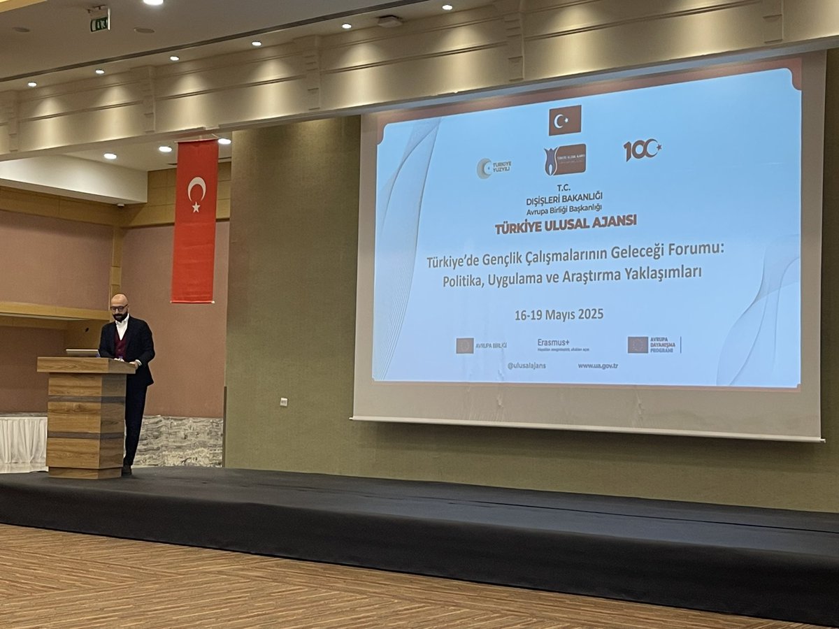 İçinde bulunduğumuz Gençlik Haftası kapsamında, anlamlı ve aynı zamanda son derece önemli bir etkinliğe katılım sağlıyoruz. Araştırma, saha deneyimi ve politika yapım süreçlerinde yer alan aktörlerin çok çeşitli ve nitelikli katkılarıyla şekillenen bu etkinliğe Türkiye Ulusal