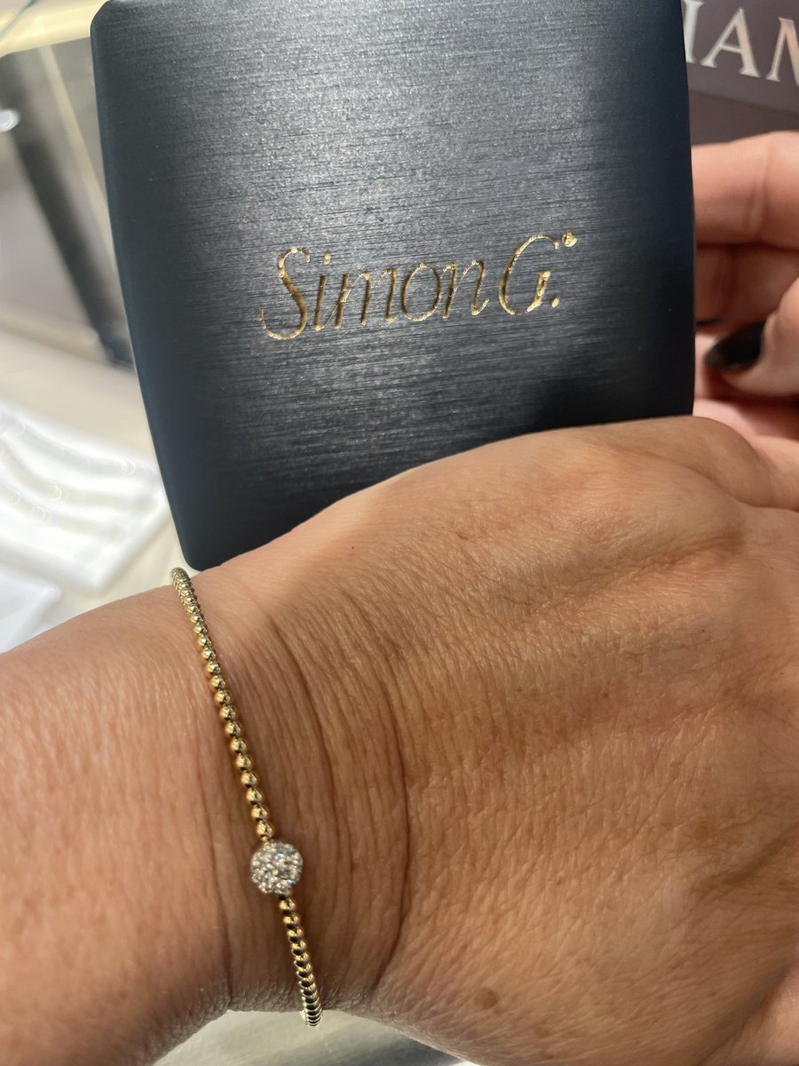 Stopped by to support my friends At Diamonds Direct. They have a big sale today with famous designer Simon G until 6pm. Ask for sales rep Kris and say Hammer from Hammer and Nigel sent you. 

PS: <a href="/hammer_chrystal/">Chrystal Hammer</a> approves!