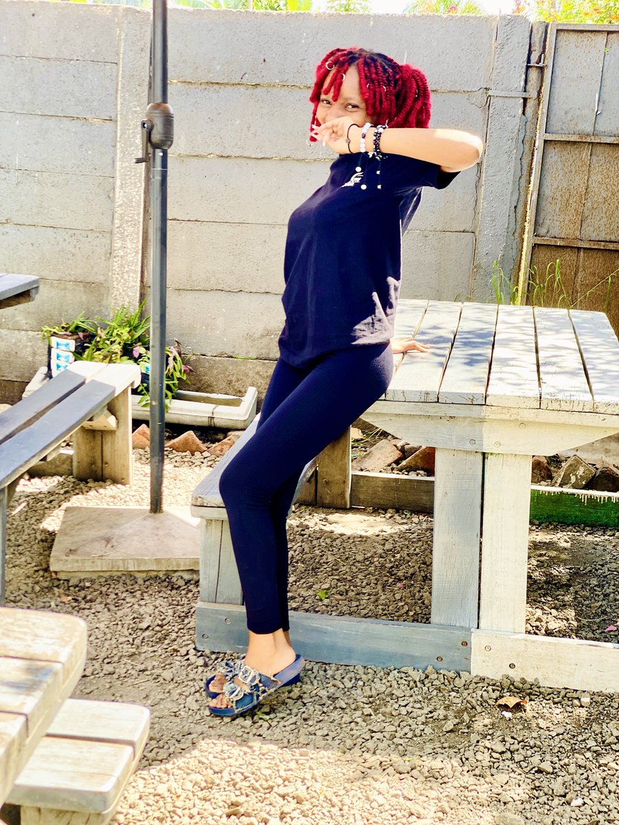 babydragon263's tweet photo. Ndisati ndakunzi Red flag…I once dated a +44 ..aiuya after every 3months ..I used to take care of his crippled mom when he was not around .Akazodzoka akanditi wangu we are not in the same class ndakazoona wangu munhu Ane class inoenderana neni and I think u should move on😒 https://t.co/Qs4pbisysy