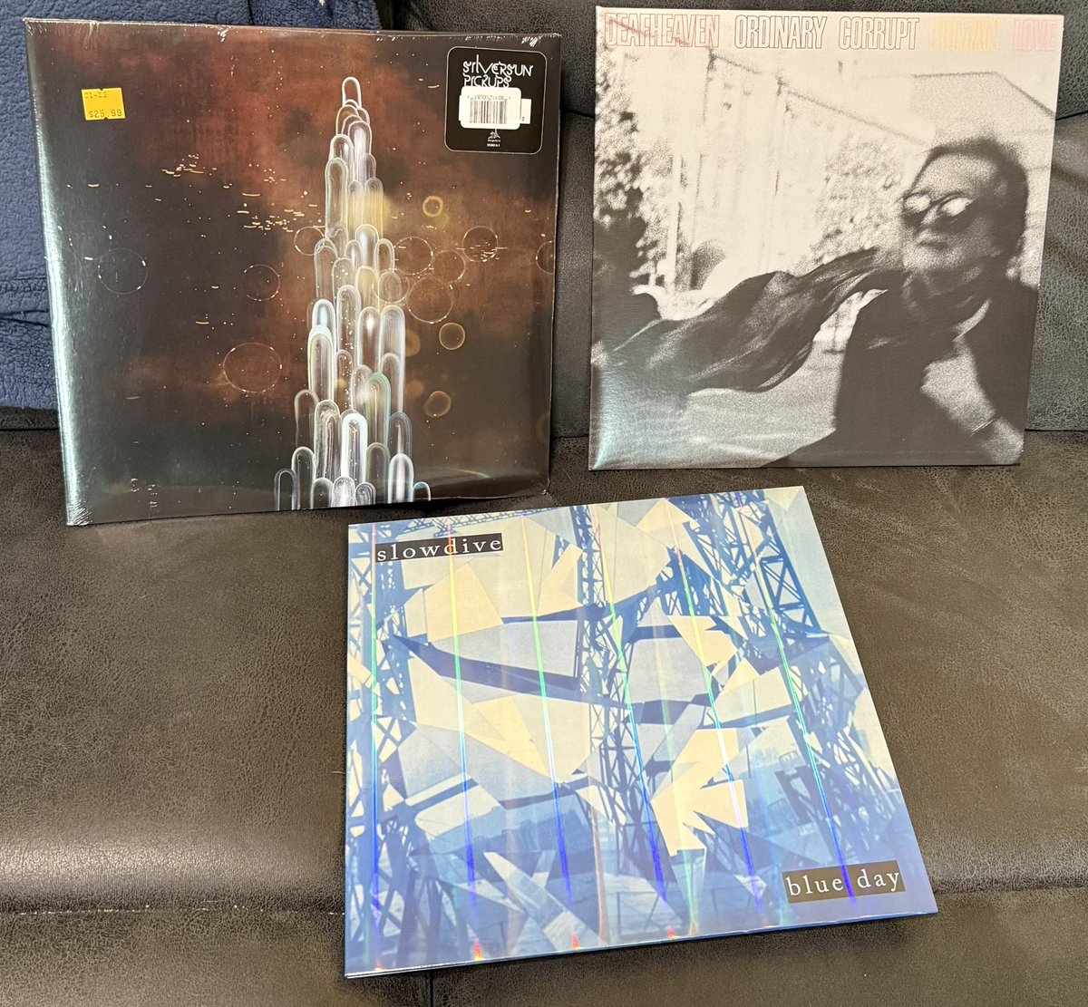 crazymofoyo's tweet photo. @slowdiveband @IWood74 @ShoegazeM 
I did my duty today. FIRST I looked for Chapterhouse, then I found a shiny thing. 
#Shoegaze ( and a couple others) https://t.co/niwEaq36nh