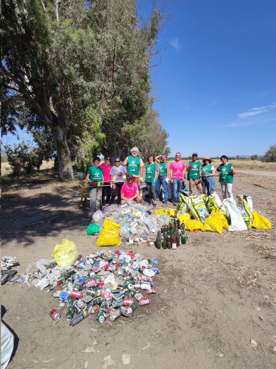 AndaLimpia's tweet image. Limpieza de hoy Día Mundial del Reciclaje en El Arraijanal. 
Las imágenes lo dicen todo.  
¿Nuestras peticiones? 
A la ciudadanía, respeto a la Naturaleza. A  las administraciones: campañas de concienciación, limpieza  vigilancia y sanciones   a la delincuencia ambiental.