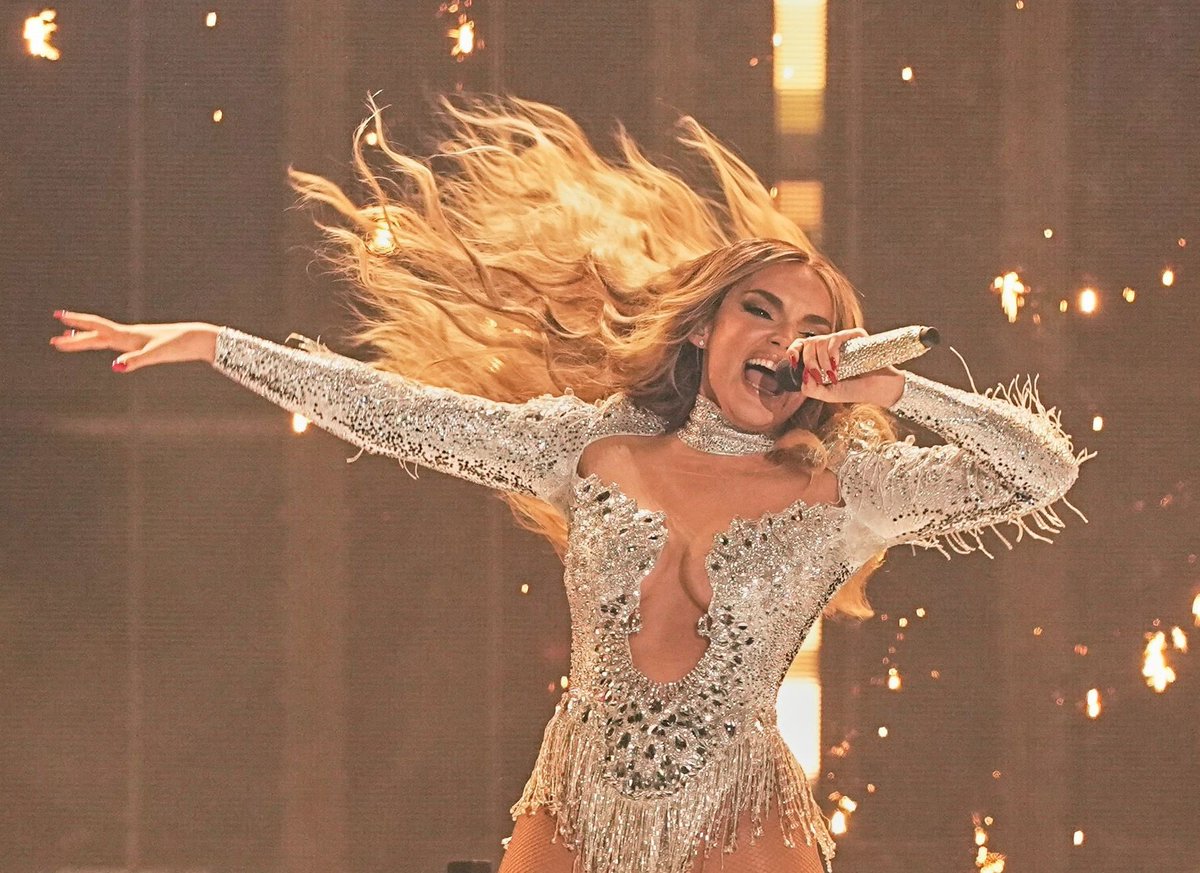 anamari_db's tweet photo. Hoy vamos con más fuerza que un huracan! Suerte para @soyyomelody, estamos todos contigo! 💪

#EurovisionRTVE 🇪🇦 https://t.co/Uat7BlRg7a