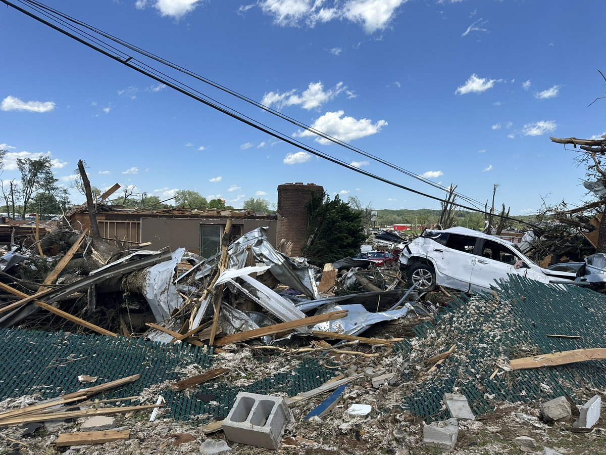 jsmithwx's tweet photo. I am on the ground in Laurel County and this area on the southern side of London is completely destroyed. It looks like a bomb has went off. Complete and utter devastation all around. It’s so heart breaking. #kywx https://t.co/5OlldUY9lO