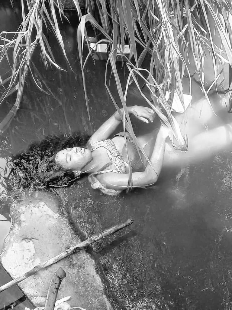 Birrilly's tweet image. (((MACABRO HALLAZGO))) #Bolivar Hoy adyacente a quebrada en #SanFelix encontraron el cadáver de adolescente, de inmediato el #CICPC hizo el levantamiento para averiguar la identidad de la misma y causa del deceso @ReporteYa @CronicaPolicial @albertoprato02 @RPolicial @PableOstos