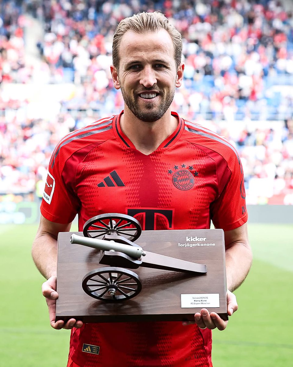 BavarianFBWorks's tweet image. Harry Kane with the Torjagerkanöne 🥇🏆👏