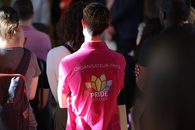 ALLAL Fella (@fellaallal) on Twitter photo Aux côtés de <a href="/jlmoudenc/">Jean-Luc Moudenc</a> <a href="/PrideToulouse/">PRIDE Toulouse</a> avec les collègues pour le 20ème anniversaire de la journée mondiale de lutte contre l’homophobie la transphobie et la biphobie #17mai #lgbtqia+ fière de tout ce que nous réalisons avec les associations depuis de nombreuses années ! Merci ! Aux côtés de <a href="/jlmoudenc/">Jean-Luc Moudenc</a> <a href="/PrideToulouse/">PRIDE Toulouse</a> avec les collègues pour le 20ème anniversaire de la journée mondiale de lutte contre l’homophobie la transphobie et la biphobie #17mai #lgbtqia+ fière de tout ce que nous réalisons avec les associations depuis de nombreuses années ! Merci !