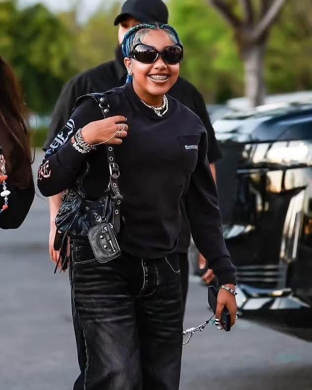KimKimuntu's tweet image. North West hier allant suivre un film à Calabasas, en #Californie 🎞️ 📸 : BACKGRID