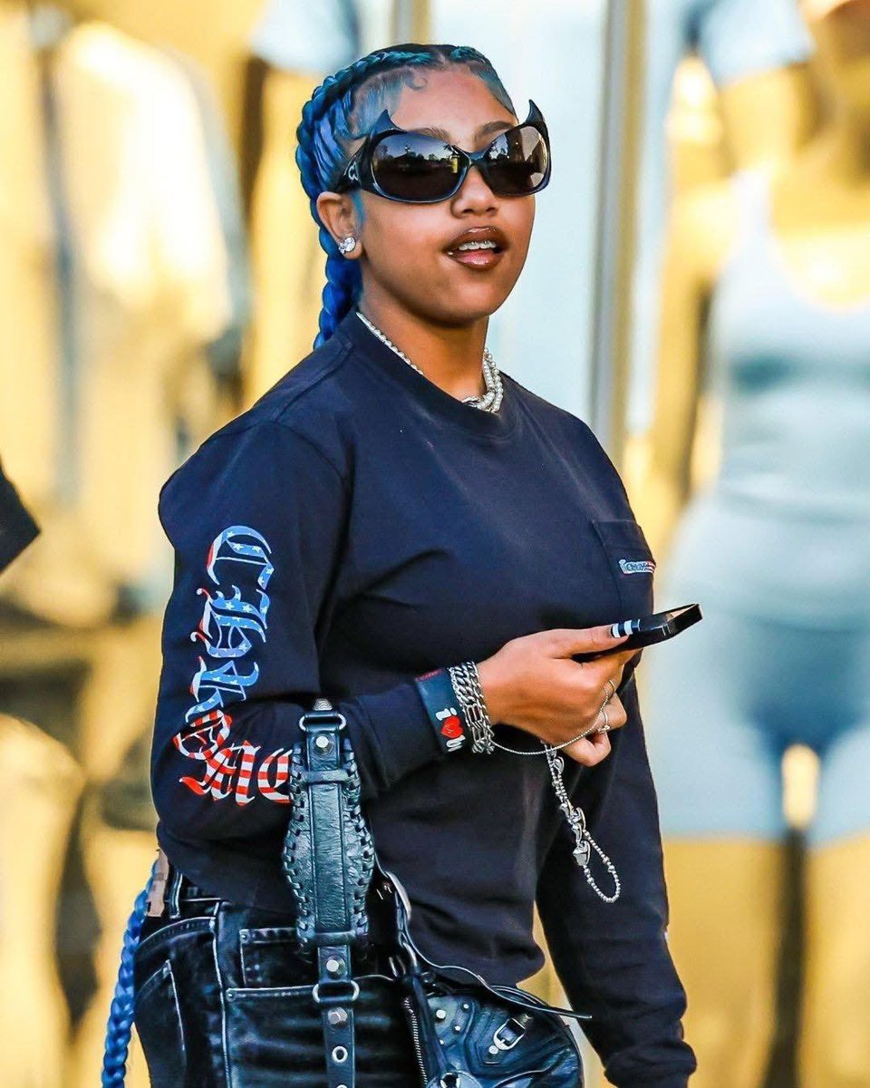 KimKimuntu's tweet image. North West hier allant suivre un film à Calabasas, en #Californie 🎞️ 📸 : BACKGRID