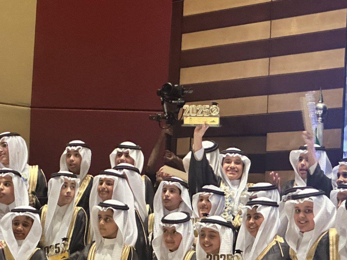 ikz1973's tweet photo. أبارك للابن خليل تخرجه من المرحلة الابتدائية من مدارس البسام الاهلية للبنين واتمنى له التوفيق في حياته. جزيل الشكر للهيئتين الإدارية والتعليمية في مدارس البسام للبنين على ما بذلوه لرعاية أبنائنا الطلاب

@AlBassamSchool https://t.co/np0rEa3r2D