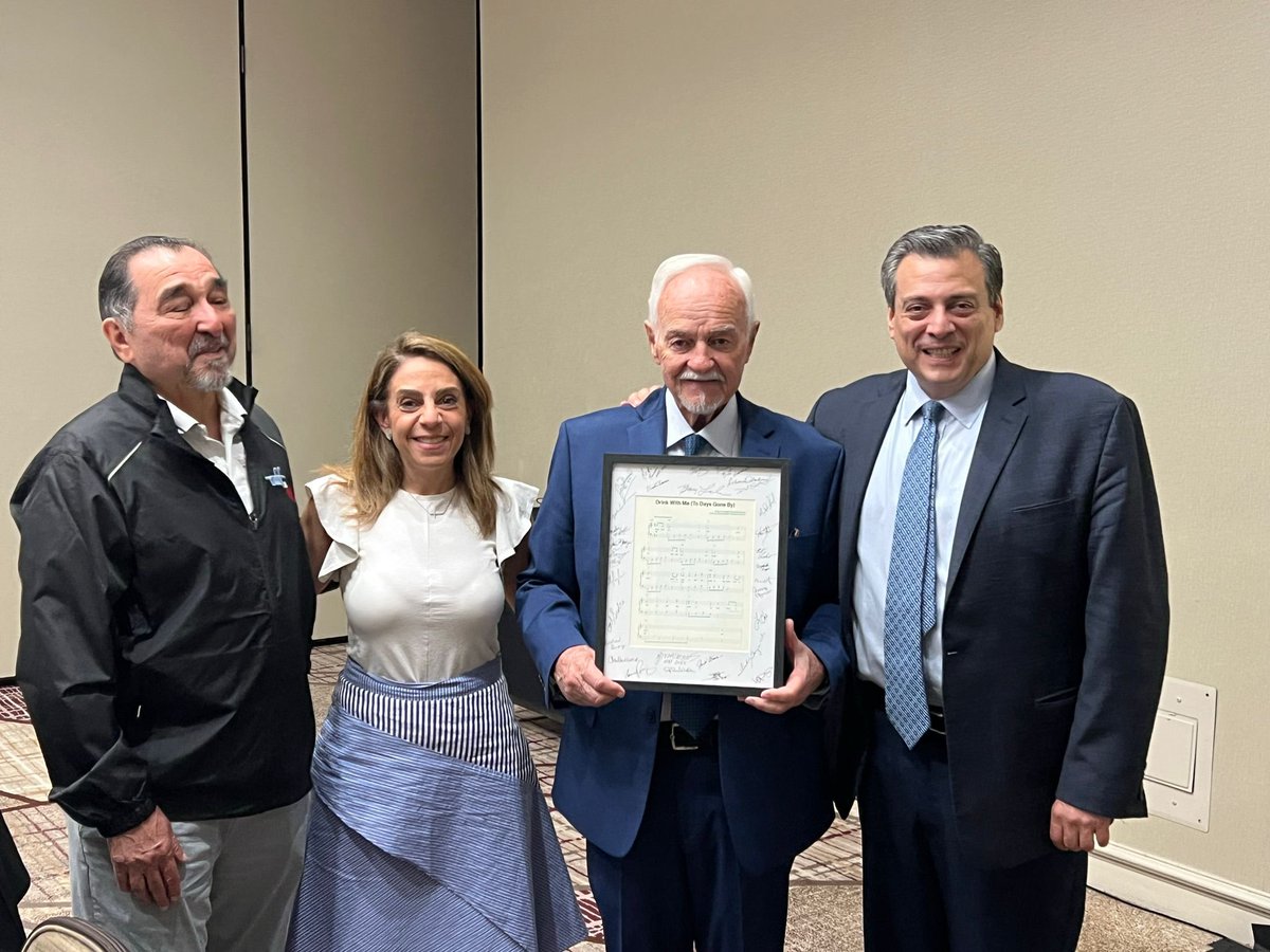 A lifetime dedicated to boxing.
Cleto Reyes proudly honors the remarkable career of Duane B. Ford—an iconic figure in the world of boxing. With over 50 years of experience, his legacy is built on love, professionalism, and unwavering dedication to the sport.