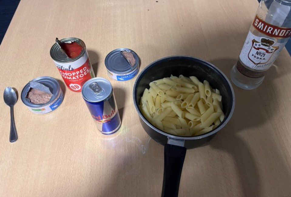 herr knax tweet media