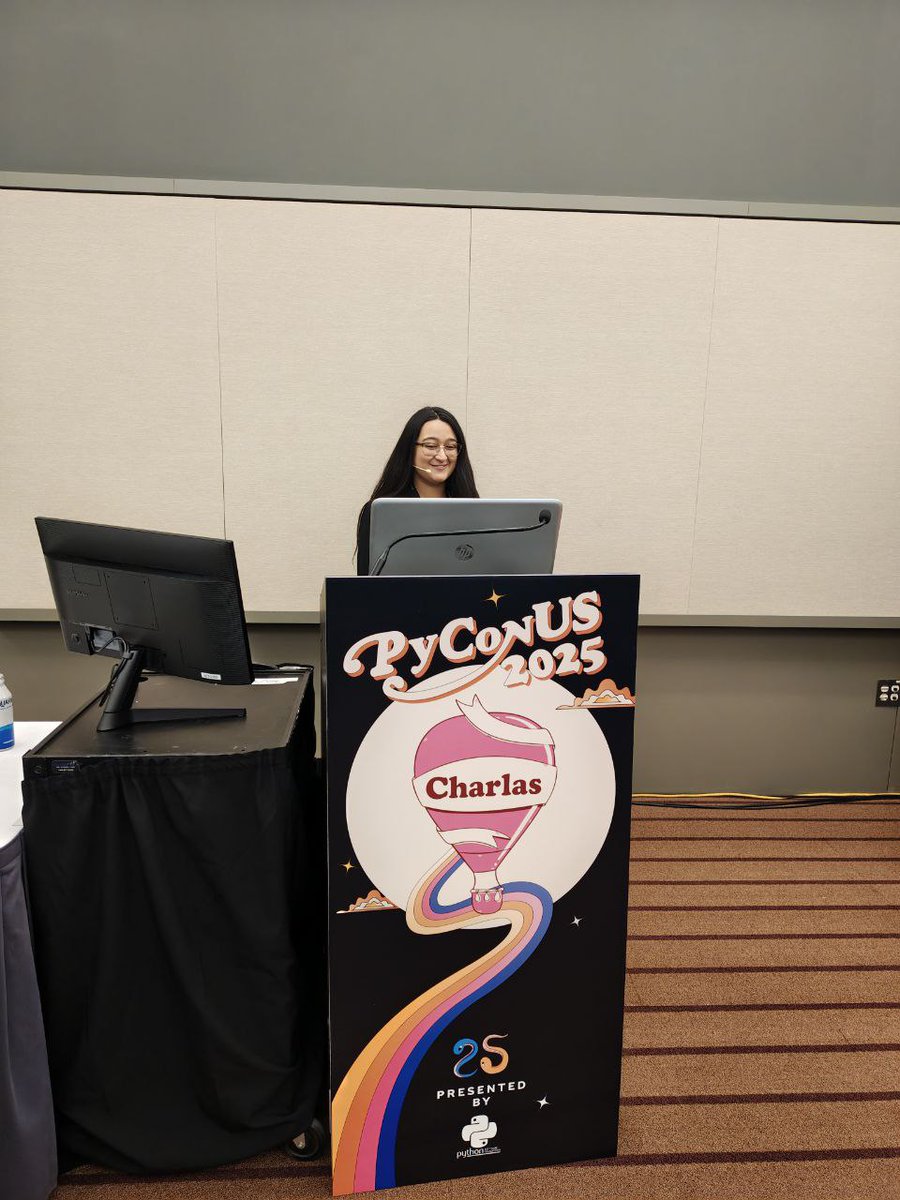 🎉 Así cerramos el primer día de #PyConCharlas en #PyConUS 2025 con un bloque lleno de innovación en español 🐍💬

🔍 Buscador Multimodal – Camila
🎨 Arte y memes – Maria José
⌨️ Teclados con Python – Carlos
🌐 Python + Gemini – Lía

#PythonEnEspañol #Python