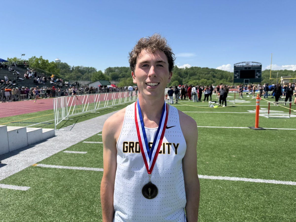 Big congrats to the D-10 1600 champions!
2A girls Karis McElhaney, Greenville
3A girls Megan Puleio, Meadville
2A boys Blake Glass, Fort LeBoeuf
3A boys MJ Pottinger, Grove City