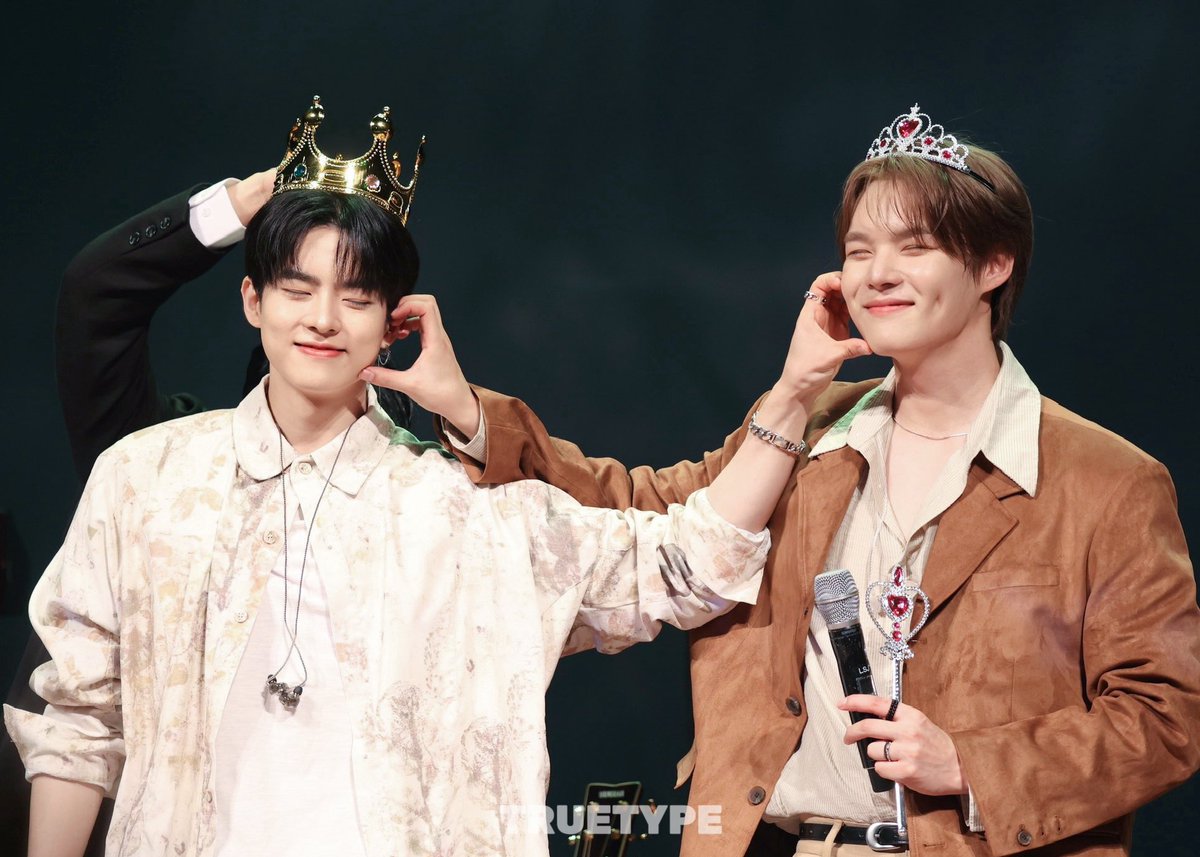 AliceSikie's tweet photo. It's so good when Wonderland starts breathing like today 🥹😍
Suddenly, #VICTON and Alice are again together, in heart, like yesterday 🥰💙💛

#빅톤 #VictonWillBeForever #AlwaysWeLoveVICTON https://t.co/metOwebHiM
