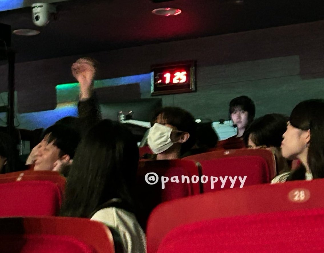 AliceSikie's tweet photo. It's so good when Wonderland starts breathing like today 🥹😍
Suddenly, #VICTON and Alice are again together, in heart, like yesterday 🥰💙💛

#빅톤 #VictonWillBeForever #AlwaysWeLoveVICTON https://t.co/metOwebHiM