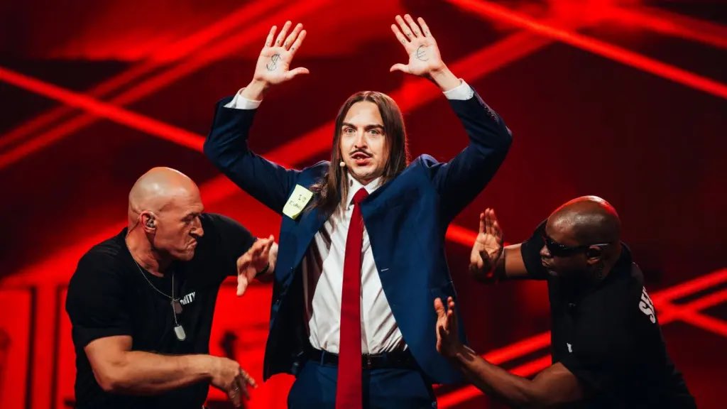 Mira, podrá tener mejor o peor directo pero es que él ES EUROVISIÓN, icónico, irreverente y sirviendo SHOW. ¿El año que viene de quién os acordaréis? DE ÉL. ESTOOOOY OBSESIONADO CON ÉL LO AMOOOO. #eurovision #esc2025 #EurovisionRTVE