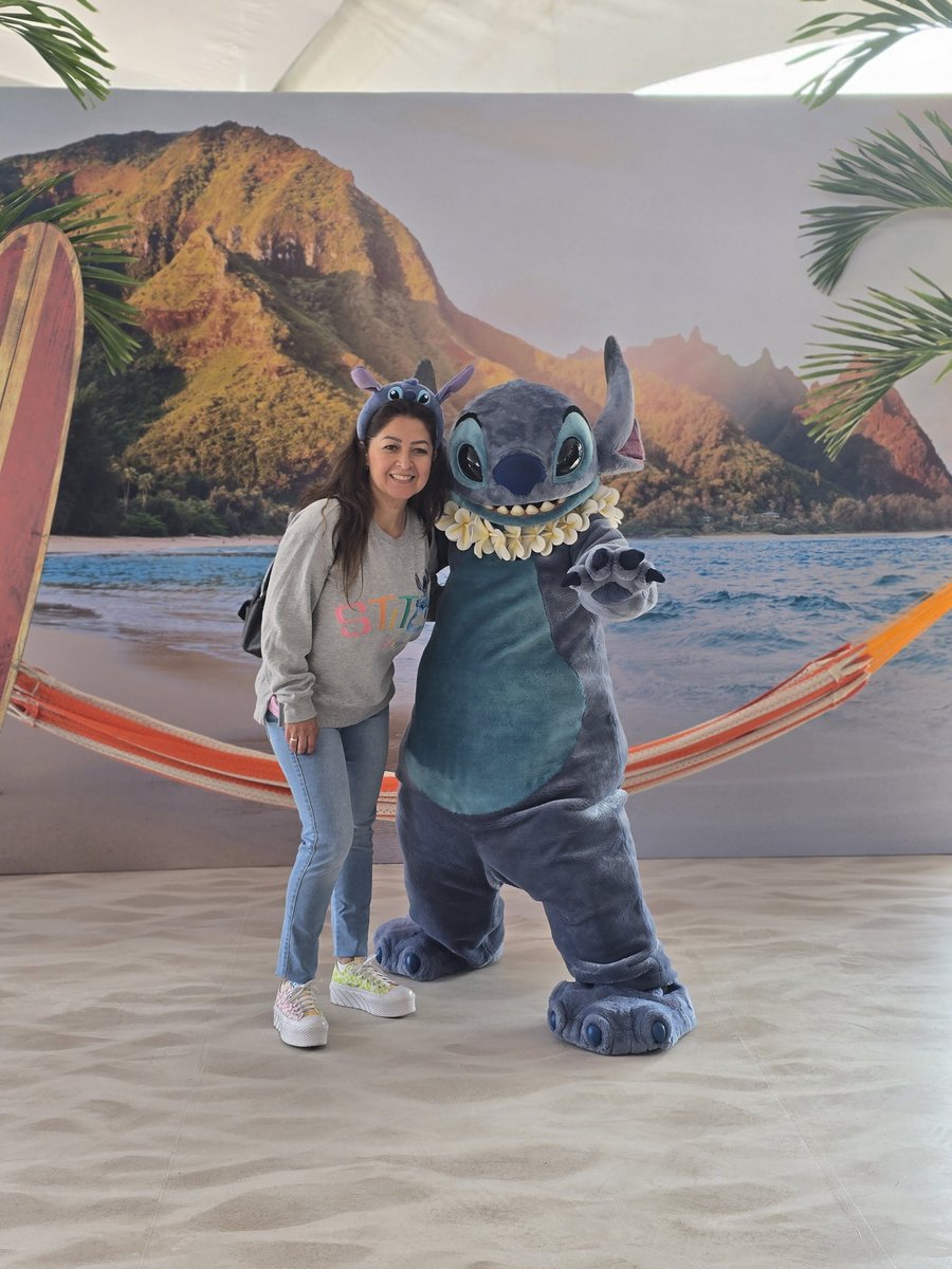 RadioDisneyMX's tweet photo. Los corredores están preparados para ir a toda velocidad mañana en la #DisneyMagicRun 🏃♀️ https://t.co/F2s67NaZK7