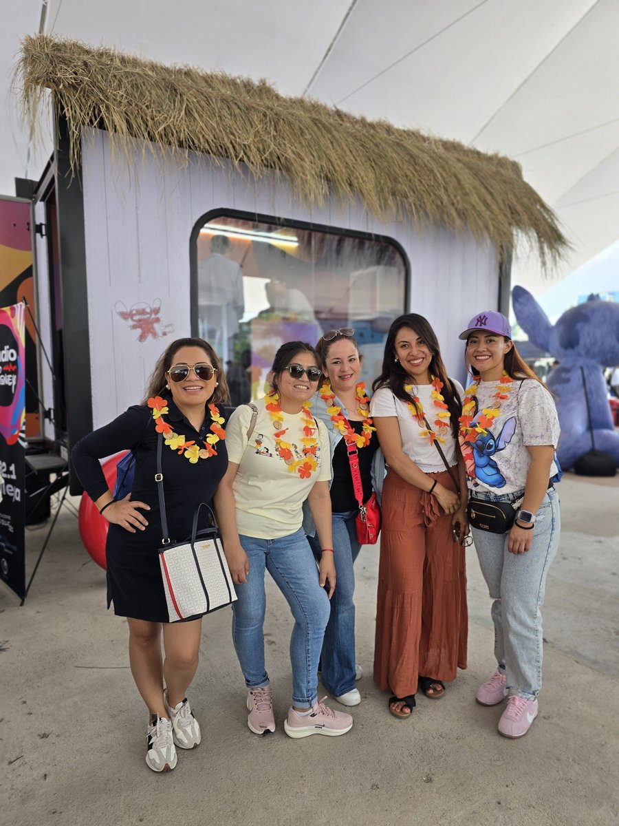 RadioDisneyMX's tweet photo. Los corredores están preparados para ir a toda velocidad mañana en la #DisneyMagicRun 🏃♀️ https://t.co/F2s67NaZK7