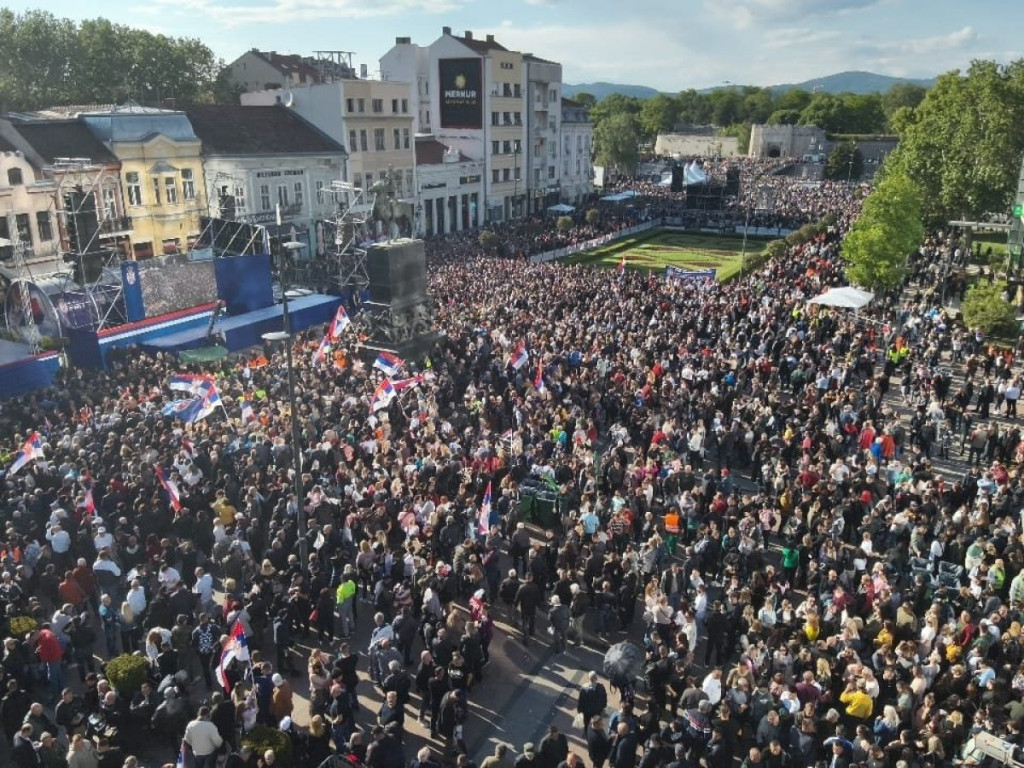 Na mitingu "Ne damo Srbiju" u Nišu, tokom govora predsednika Aleksandra Vučića bilo je prisutno oko 21.000 ljudi, što je isti broj kao na skupu u Sremskoj Mitrovici 24. januara. Procena AJS je izvedena pomoću analize snimaka provladinih medija i podataka sa terena.