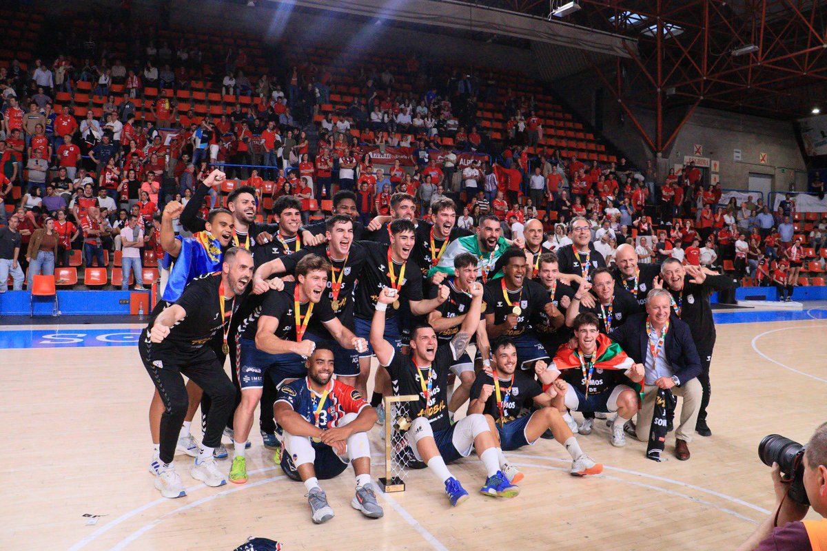 ¡La ciudad de Alicante vuelve a ser 𝐓𝐄𝐑𝐑𝐈𝐓𝐎𝐑𝐈𝐎 𝐀𝐒𝐎𝐁𝐀𝐋!✨

✅ <a href="/eonalicante/">EÓN Balonmano Alicante</a> se lleva el duelo directo por el ascenso ante <a href="/BalonmanoBurgos/">Club Balonmano Burgos</a> (32-35) y logra su sueño de competir en la élite del balonmano

¡Bienvenidos a la #LigaPlenitude!👋🏾 

¡Enhorabuena!👊🏽💥

📸