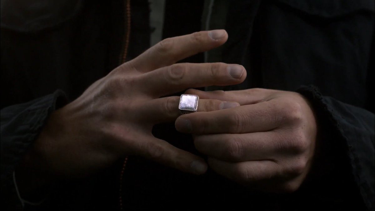 skzKarma88's tweet photo. Dean winchester's hands https://t.co/KYIkooOEh8