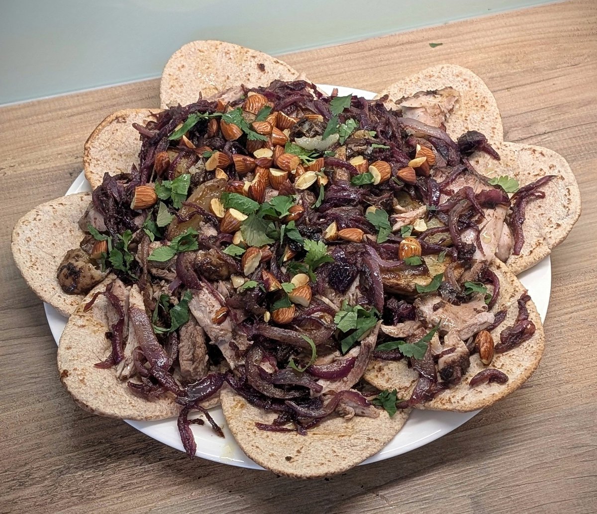 A family I've been working with for many years in our NHS clinic kindly gave me a bottle of Zaytoun olive oil - a farewell after their moving on from our children's service. Thought it most apt to use it for a Palestinian dish of chicken musakhan. (recipe in Falastin cookbook) 🫒