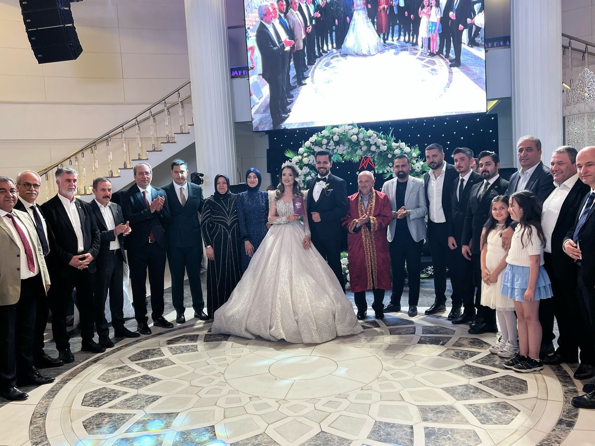 Genel Başkan Yardımcılarımızdan Tuncay Elmadağlı’nın kızı Senanur ve Macit kardeşimizin mutluluğuna şahitlik ettik, genç çifte mutluluklar diliyorum.

<a href="/AhidAnkara06/">Ankaralılar Derneği</a> 
<a href="/TuncayELMADAGLI/">Tuncay ELMADAĞLI</a>