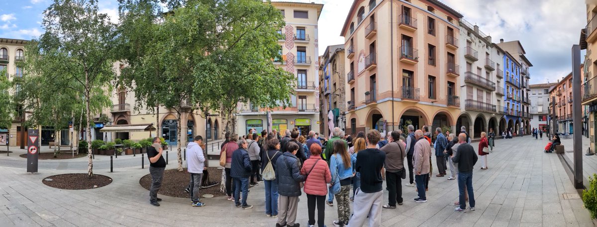 Avui hem celebrat la #NitdelsMuseus amb una visita guiada especial pel poble a càrrec de persones ateses per la <a href="/fundaciomap/">Fundació MAP</a> #DIM2025 <a href="/akr/">akr</a>