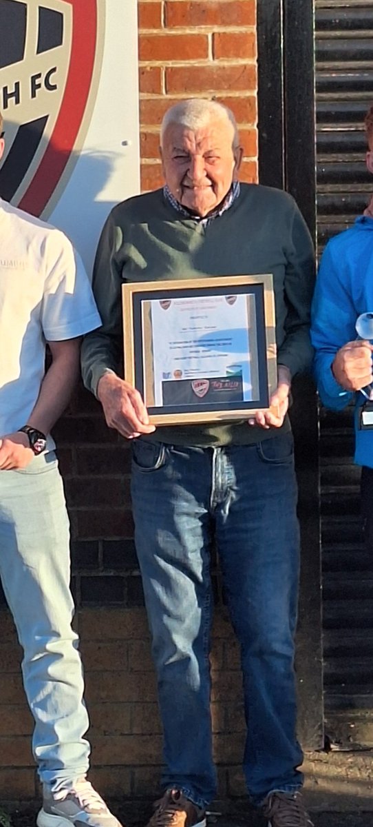 killingworth_fc's tweet image. Killingworth FC End Of Season Awards neet:
Special Award: Eating Over 500 Sausages In A Single Season - Tommy Raine 👏🏻