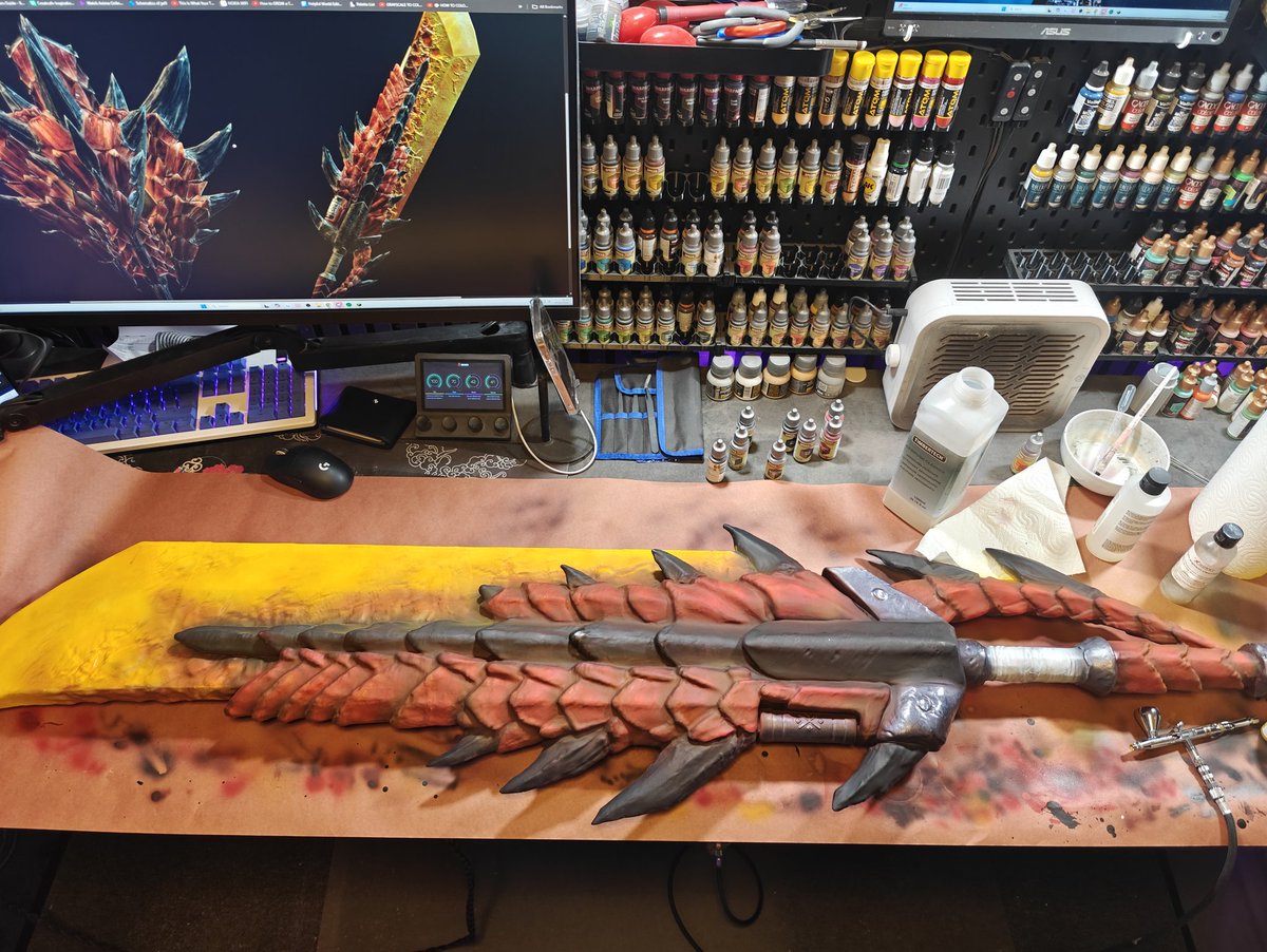 Working on a weapon for Auterus cosplay for #Dokomi2025 :D a Halberion Blade from #mhw