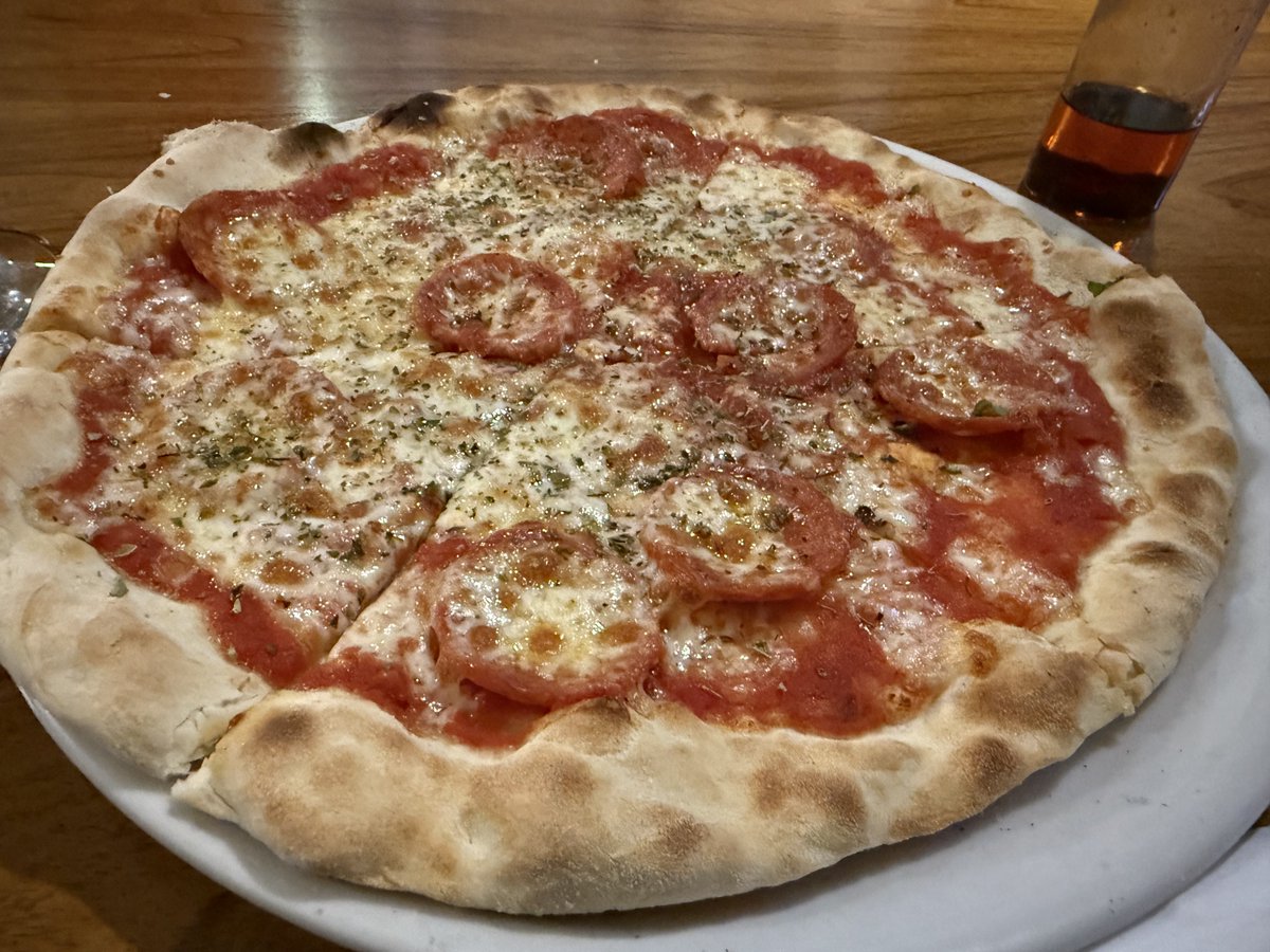 BadToxic's tweet photo. Time for #dinner in #Barcelona, #Spain.
#pizza #noodles #food #Abendessen #sangria #drink #ALDI #vacation #Urlaub @umiizza https://t.co/20ySEPhn69