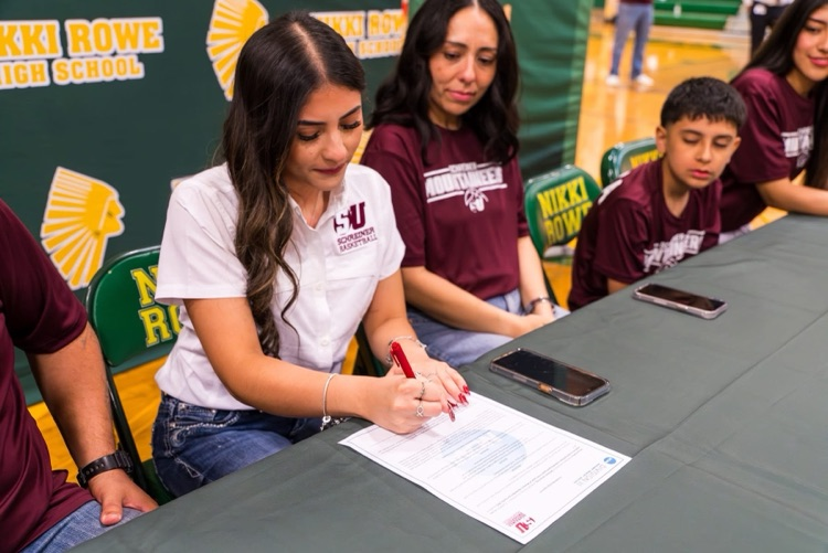Rowe006's tweet photo. Big congratulations to Alyssa Cantu on signing to play basketball at Schreiner University!
We’re proud of all you’ve accomplished as a Nikki Rowe Warrior and can’t wait to see the impact you’ll make on the court at the next level! #RowePride #CollegeBound https://t.co/jW0Me4OByH